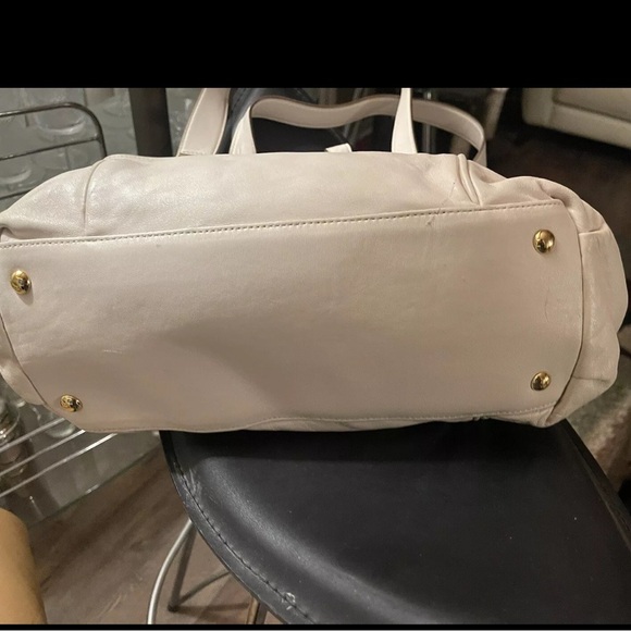 Michael Kors Ivory Leather Beverly Large Shoulder Bag Purse - Picture 13 of 14